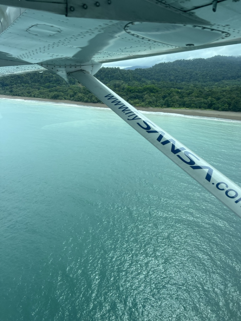 Flying from San José to Tamarindo on a SANSA Airlines flight
